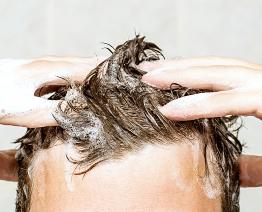 Choosing the Right Shampoo: Best for Dandruff and Hair Fall